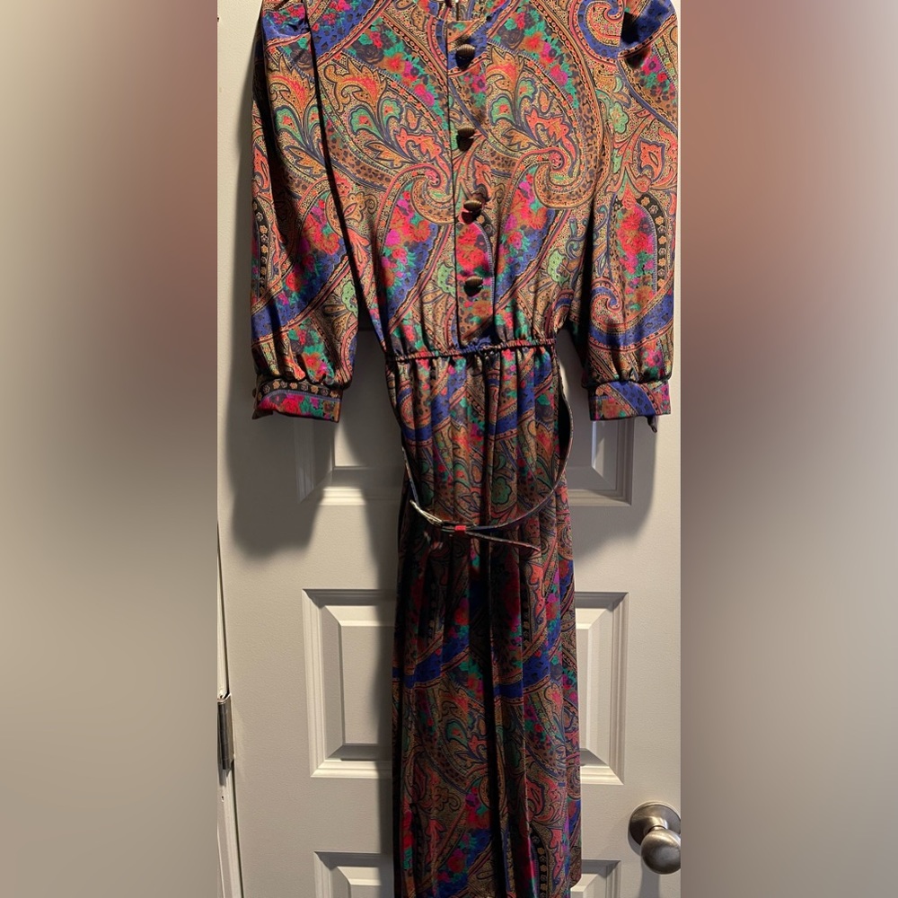 Lady Carol Petites Floral Pleated Dress with Mock Button-up